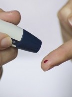 Absolwenci PWr pracują nad urządzeniem do bezinwazyjnego badania poziomu glukozy we krwi