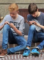Szyja smartfonowa – nowe zjawisko w dziecięcej Poradni Leczenia Bólu